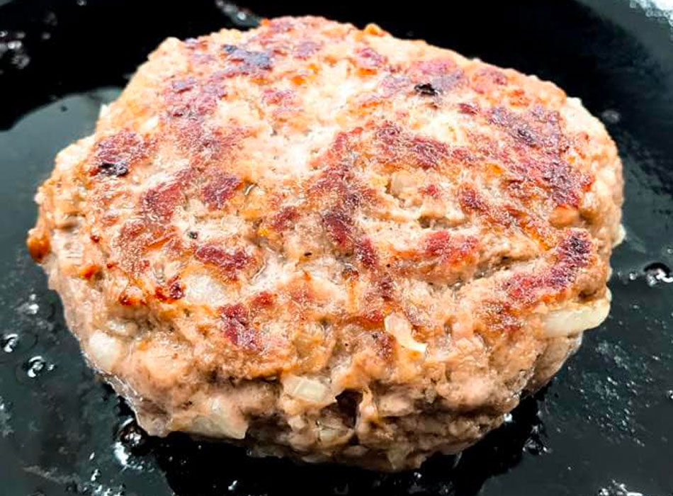 味がある牛ミンチなので、ハンバーグの味わいも格別です♪