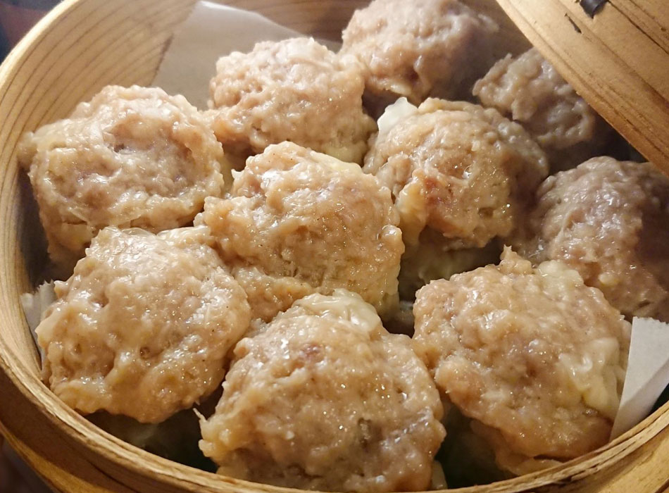 さらに簡単なのはシューマイのタネを丸めて蒸すだけ！お肉の美味しさだけを楽しめます！