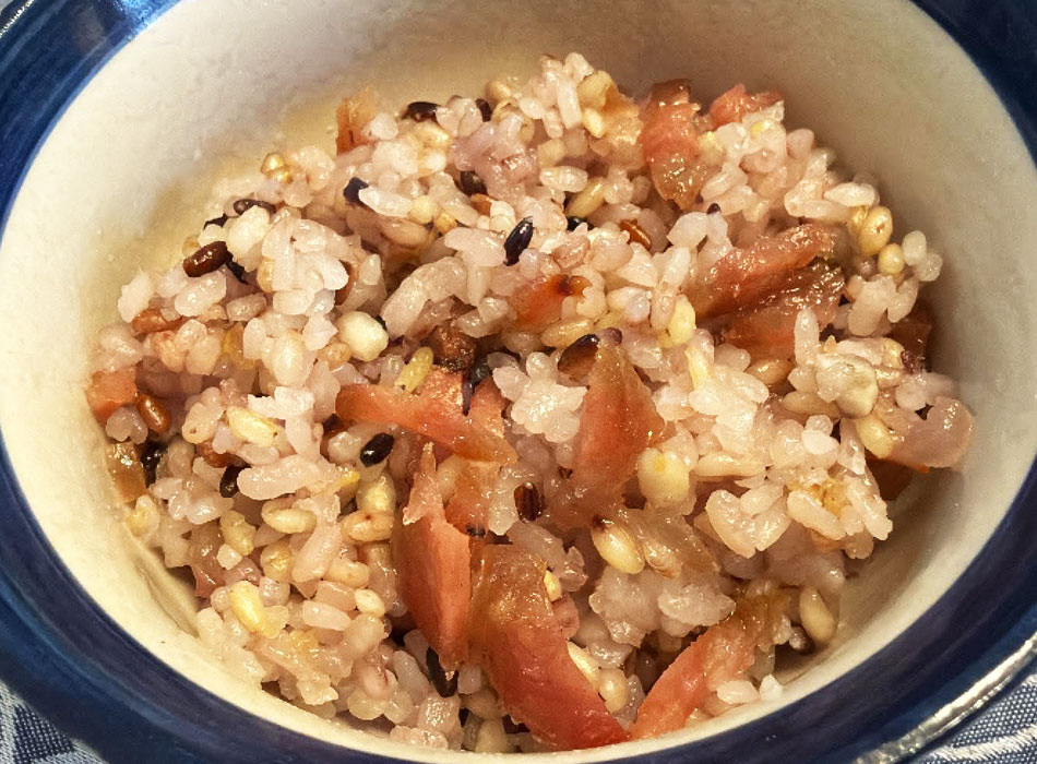 炊き込みご飯にも肉の出汁が出て美味しく召し上がれます。