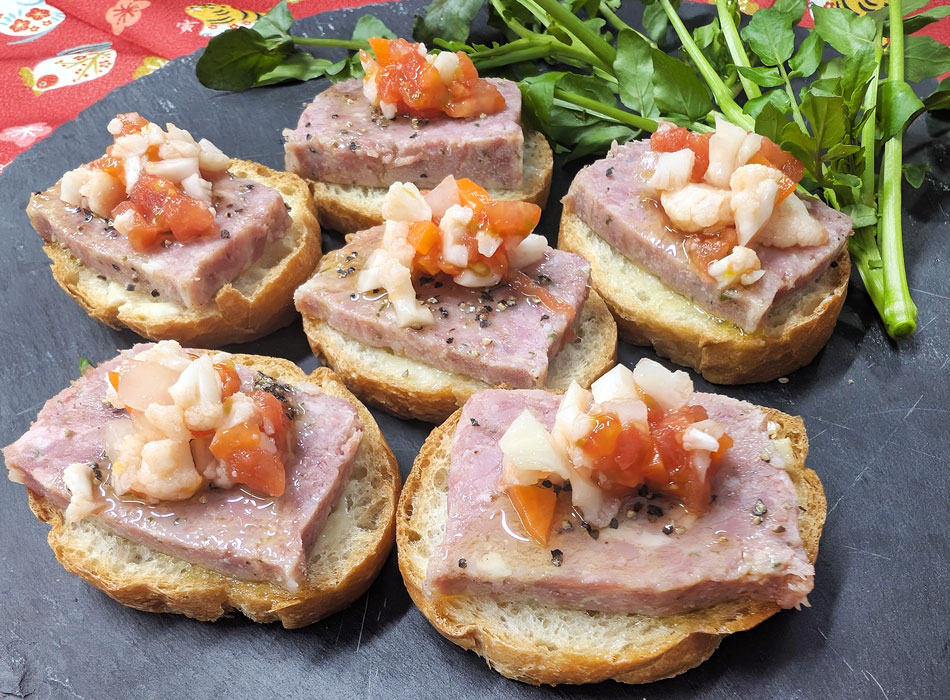 ピクルスとの相性も抜群です。（刻んだピクルスを載せて）